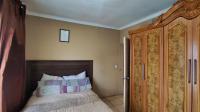 Bed Room 2 - 14 square meters of property in Hlanganani Village
