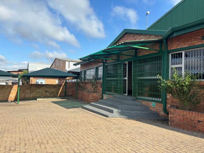 Commercial to Rent in Emalahleni (Witbank)  - Property to rent - MR621569