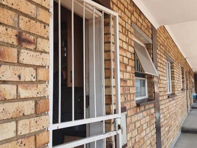 2 Bedroom Apartment for Sale For Sale in Kempton Park - MR621634