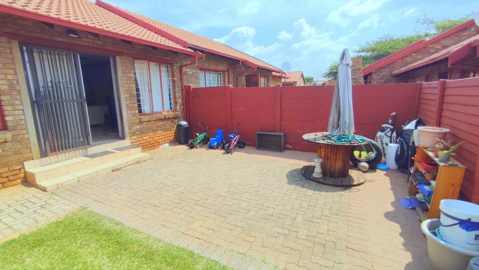 3 Bedroom Sectional Title for Sale For Sale in Rooihuiskraal North - MR622145
