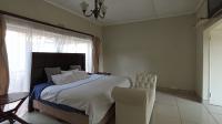 Main Bedroom - 33 square meters of property in Wilropark