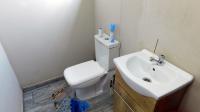 Bathroom 2 - 5 square meters of property in Townview