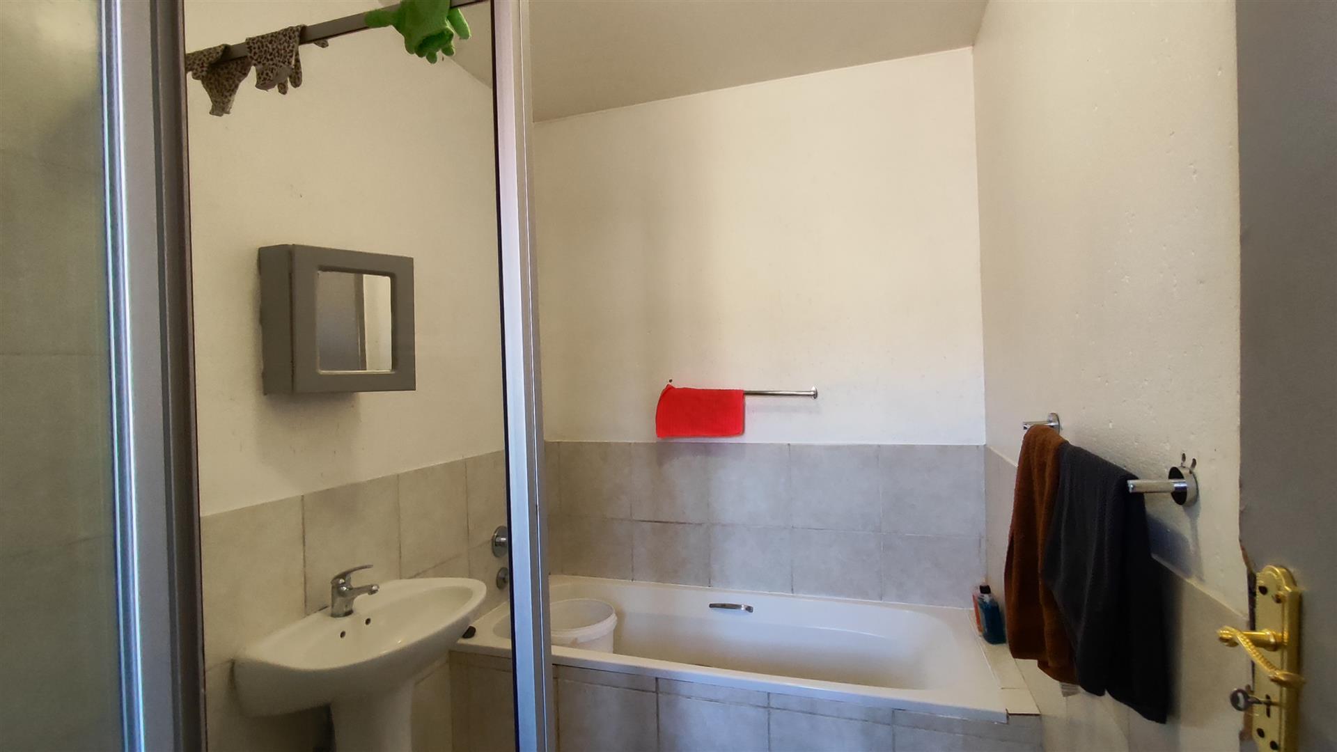 Bathroom 1 - 6 square meters of property in Comet
