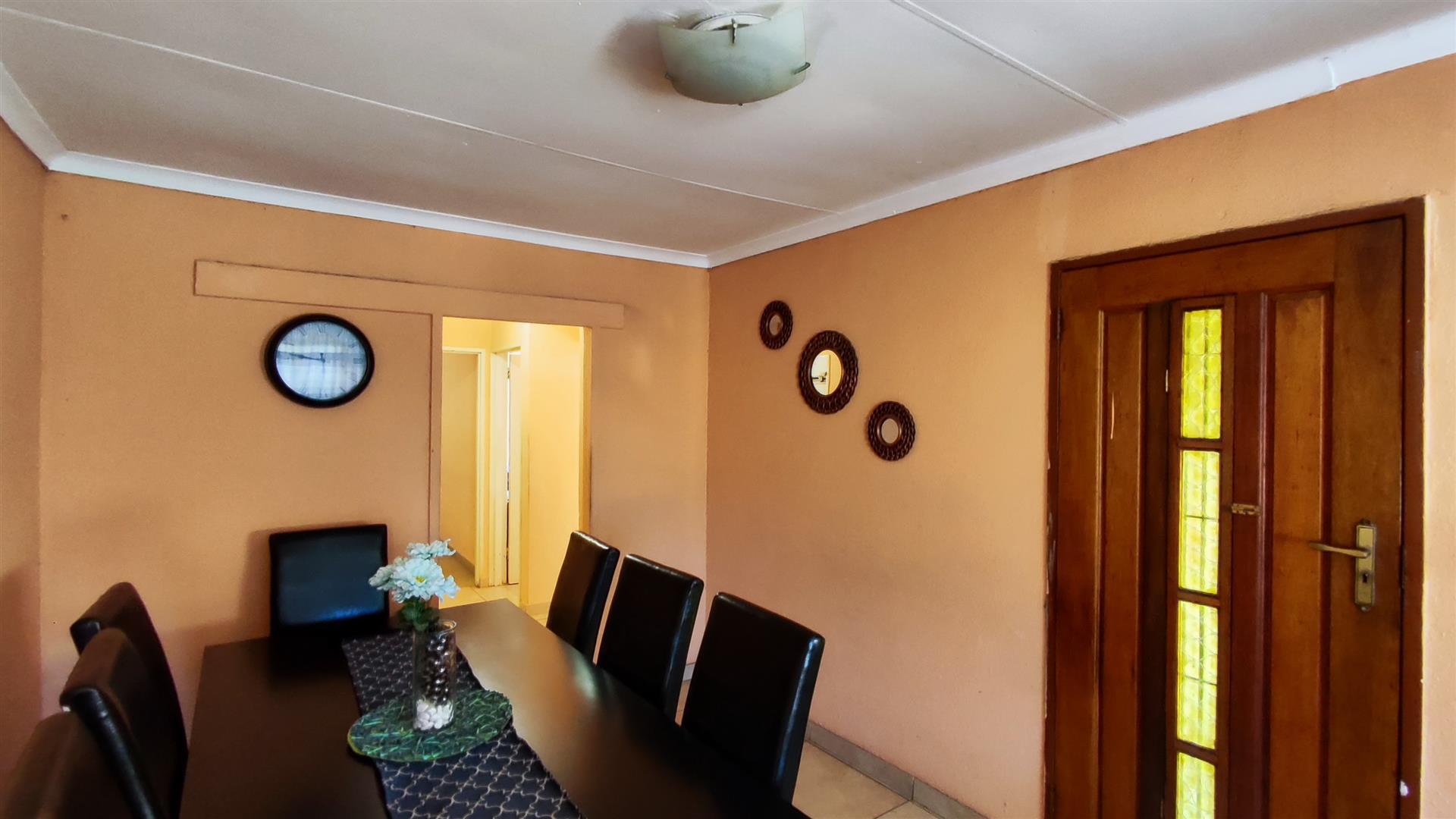 Dining Room - 12 square meters of property in Tsakane
