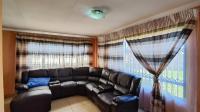 Lounges - 14 square meters of property in Tsakane
