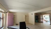 Lounges - 35 square meters of property in Maroeladal
