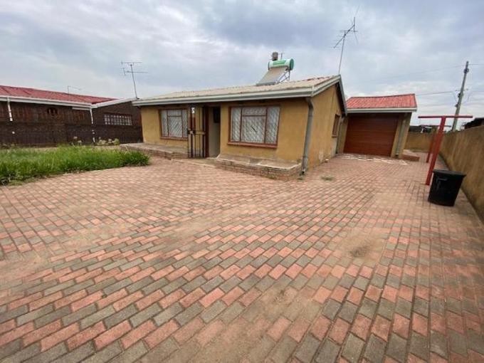 4 Bedroom House for Sale For Sale in Daveyton - MR623170