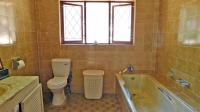 Main Bathroom - 7 square meters of property in Illovo Glen 