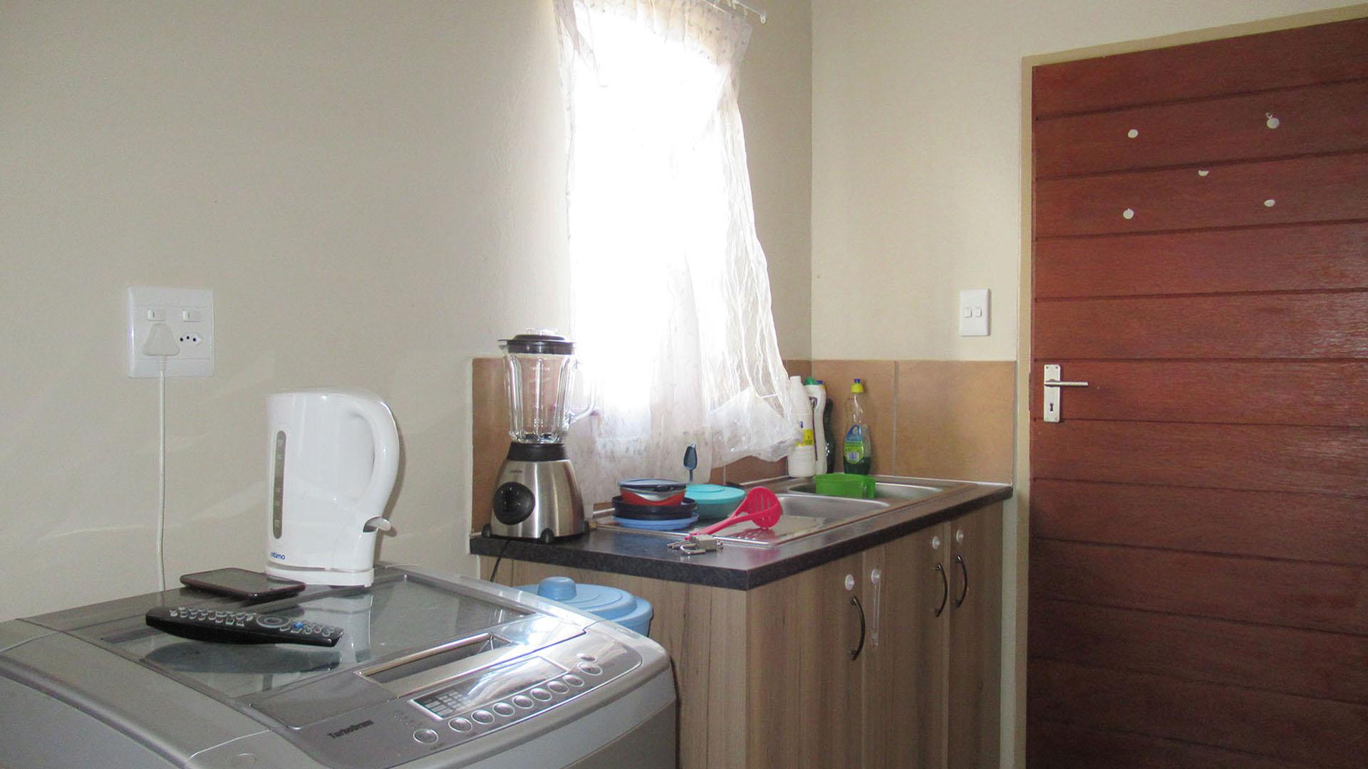 Kitchen - 4 square meters of property in Palm Ridge