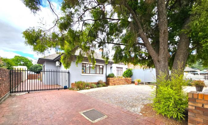 House for Sale For Sale in Paarl - MR624255