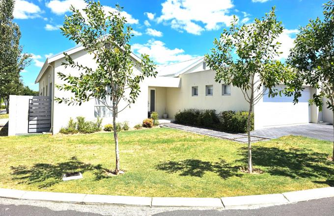 3 Bedroom House for Sale For Sale in Paarl - MR624257