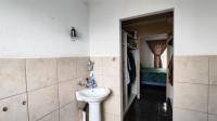 Main Bathroom - 6 square meters of property in Sherwood Gardens