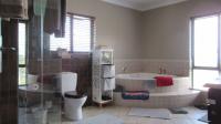 Main Bathroom - 15 square meters of property in Glenvista