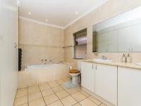 Main Bathroom - 18 square meters of property in Wilropark