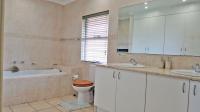 Main Bathroom - 18 square meters of property in Wilropark