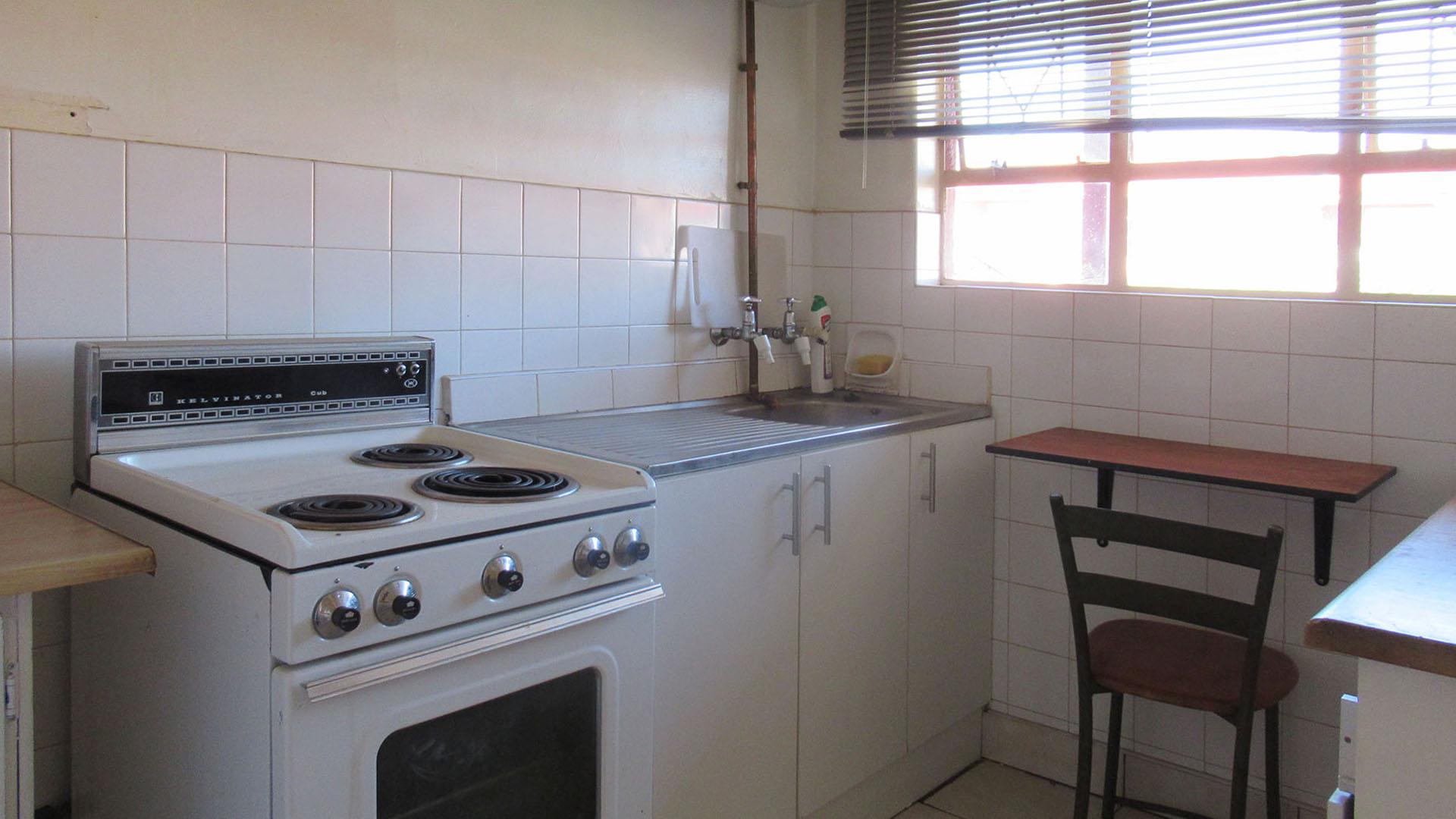 Kitchen - 8 square meters of property in Horison View