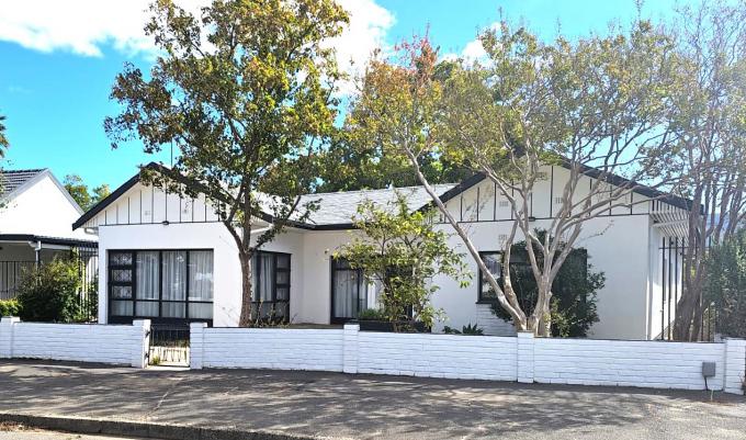 4 Bedroom House for Sale For Sale in Paarl - MR627066