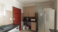 Kitchen - 14 square meters of property in Sagewood