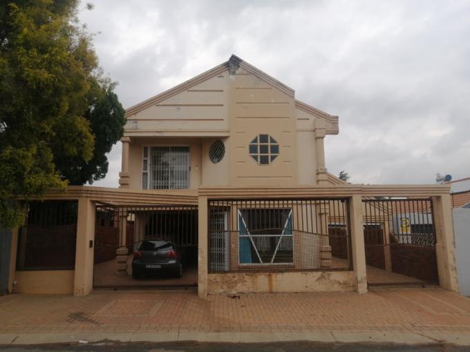 3 Bedroom House for Sale For Sale in Lenasia South - MR627911
