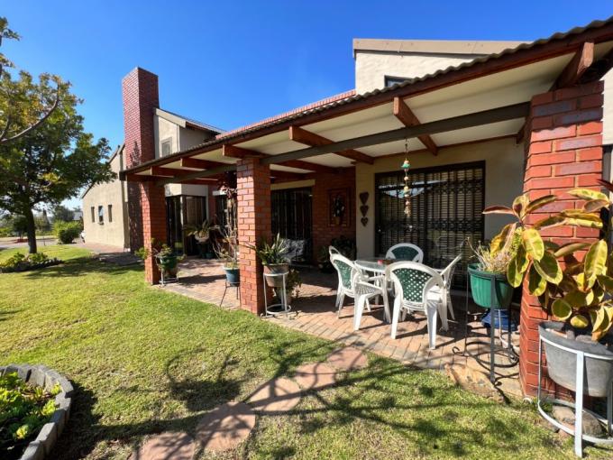 3 Bedroom Simplex for Sale For Sale in Waterval East - MR627944