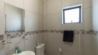 Staff Bathroom - 5 square meters of property in Glenmarais (Glen Marais)