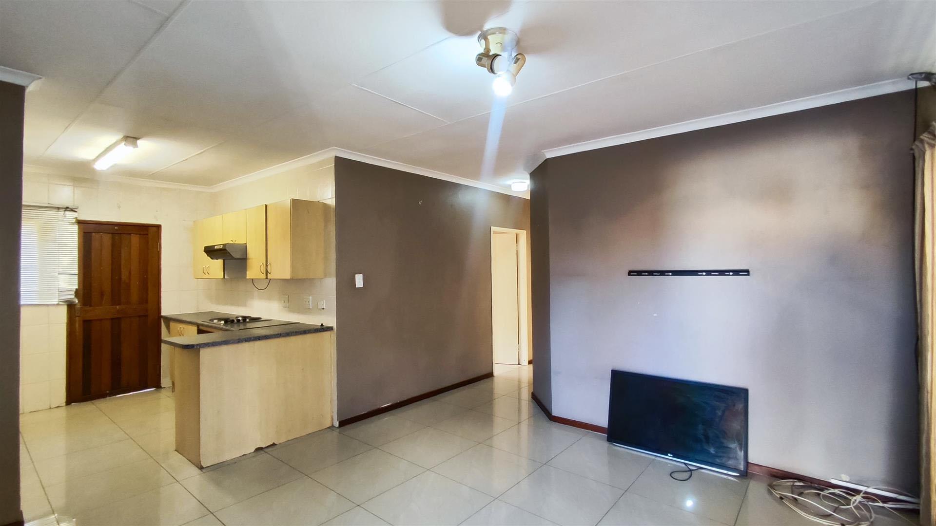 Lounges - 19 square meters of property in Greenstone Hill