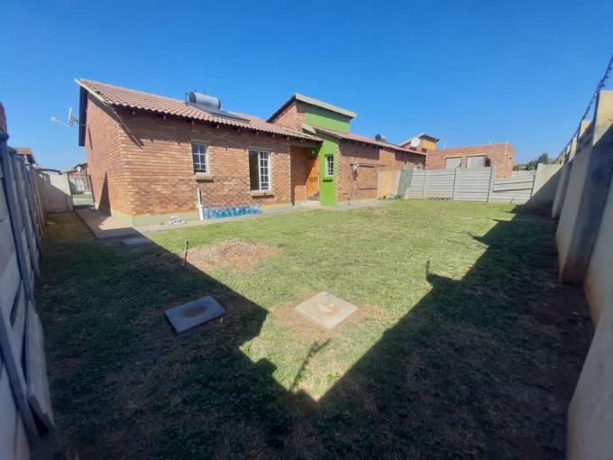 3 Bedroom Simplex for Sale For Sale in Waterval East - MR628879