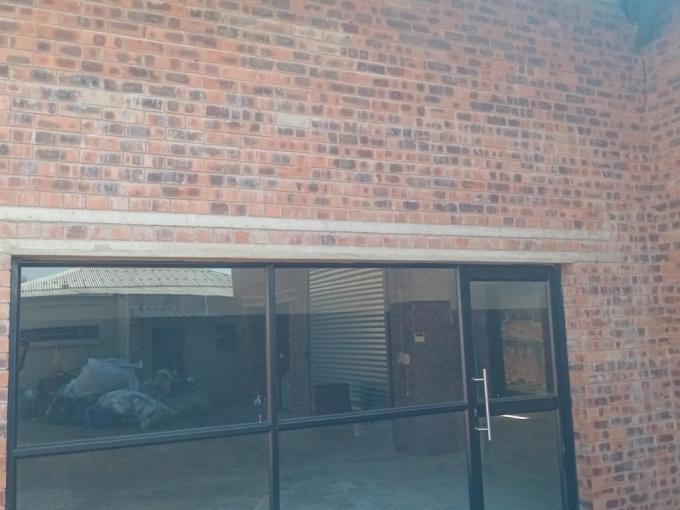 Commercial to Rent in Newcastle - Property to rent - MR629324