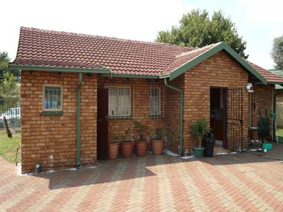 2 Bedroom House for Sale For Sale in Zwartkop - Home Sell - MR02218