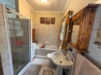 Main Bathroom of property in Meer En See