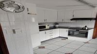 Kitchen - 16 square meters of property in Klippoortje