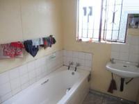 Main Bathroom - 3 square meters of property in Ennerdale