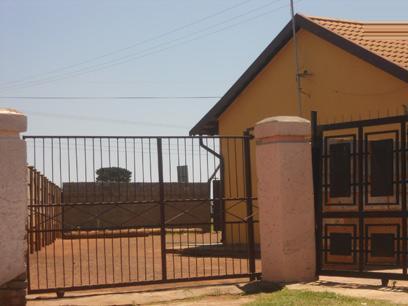 Front View of property in Protea Glen