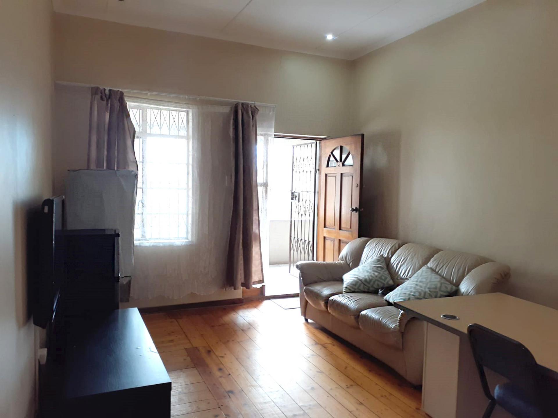 Lounges of property in Port Elizabeth Central