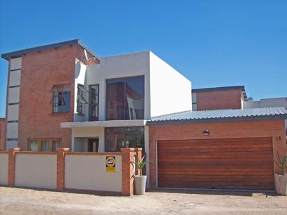 2 Bedroom Cluster for Sale For Sale in Midrand - Private Sale - MR06451