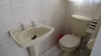 Main Bathroom - 3 square meters of property in Ennerdale