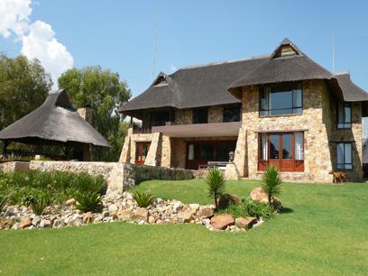 4 Bedroom House for Sale For Sale in Zwavelpoort - Home Sell - MR07218