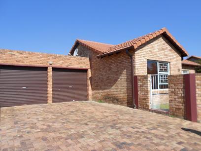 3 Bedroom Cluster for Sale For Sale in Wilgeheuwel  - Private Sale - MR075504