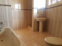 Bathroom 1 - 9 square meters of property in Ennerdale