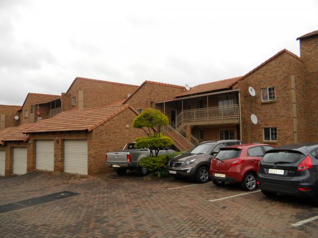 2 Bedroom Apartment for Sale For Sale in Die Hoewes - Home Sell - MR079437