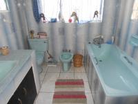 Main Bathroom - 23 square meters of property in Witfield