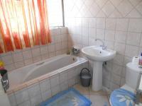 Main Bathroom - 5 square meters of property in Winternest