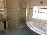 Main Bathroom - 13 square meters of property in Benoni