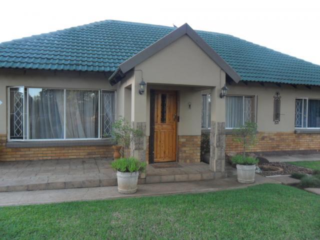 3 Bedroom House for Sale For Sale in Stilfontein - Home Sell - MR086397
