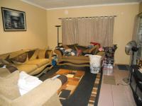 Lounges - 18 square meters of property in Glenmarais (Glen Marais)