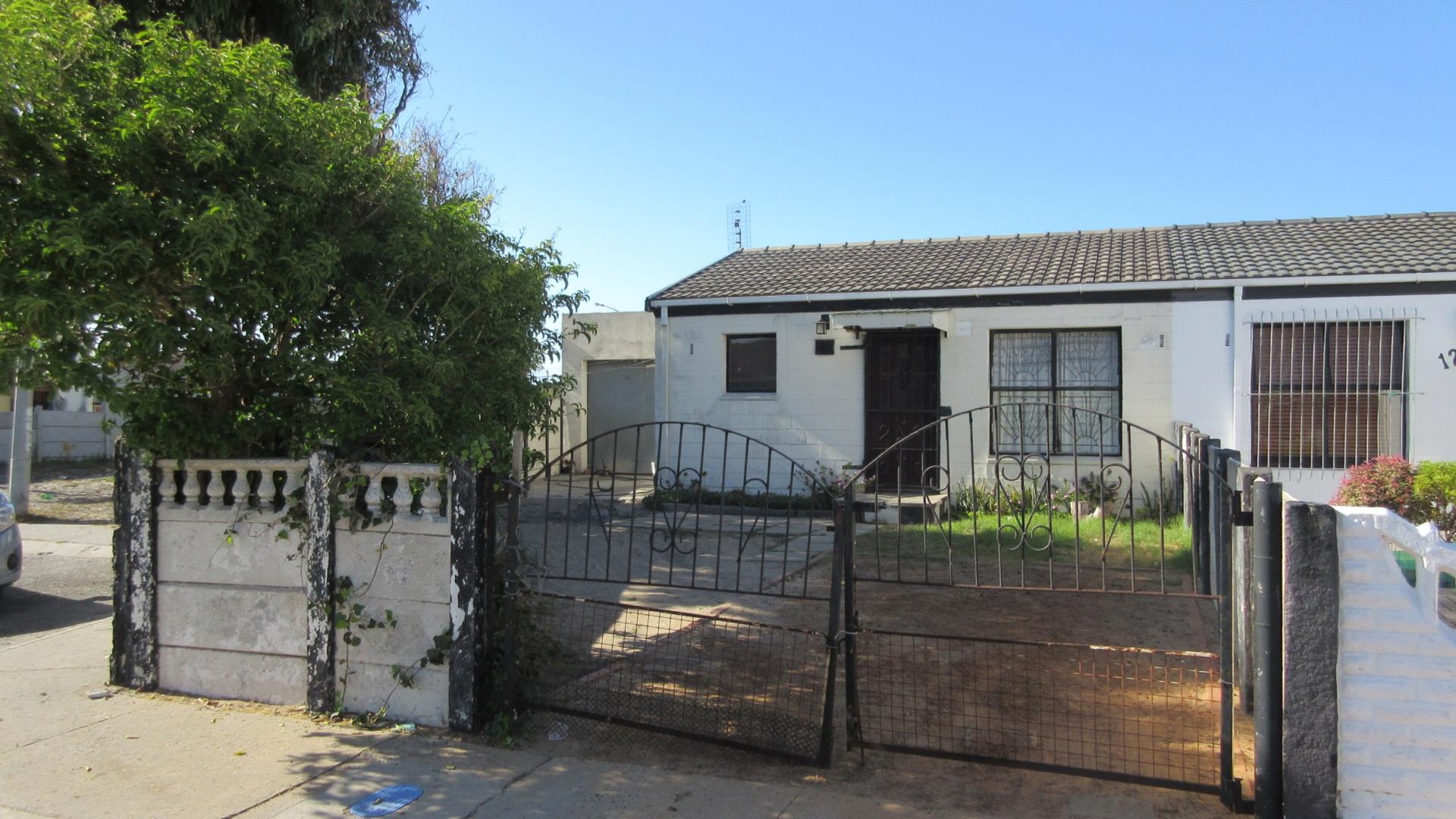 Front View of property in Rocklands