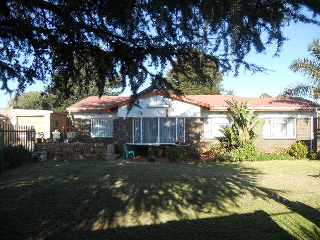 4 Bedroom House for Sale For Sale in Witpoortjie - Home Sell - MR092108