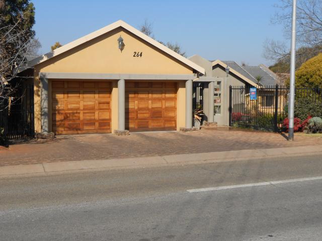 3 Bedroom House for Sale For Sale in Doringkloof - Private Sale - MR092813