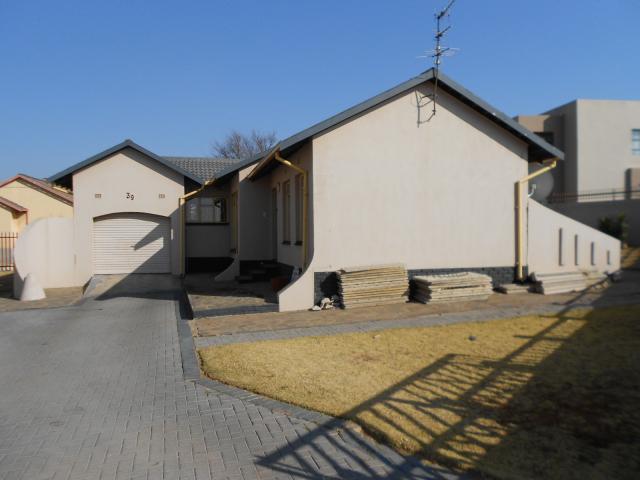 3 Bedroom House for Sale For Sale in Krugersdorp - Private Sale - MR094452