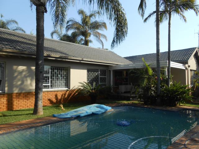 6 Bedroom House for Sale For Sale in Magalieskruin - Private Sale - MR094663